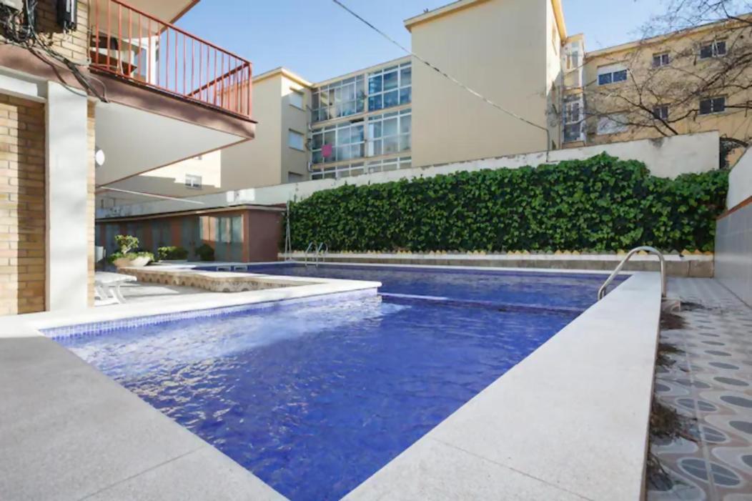 Apartamento Playa Con Piscina Parking Y 2 Habitac 卡斯特尔德费尔斯 外观 照片