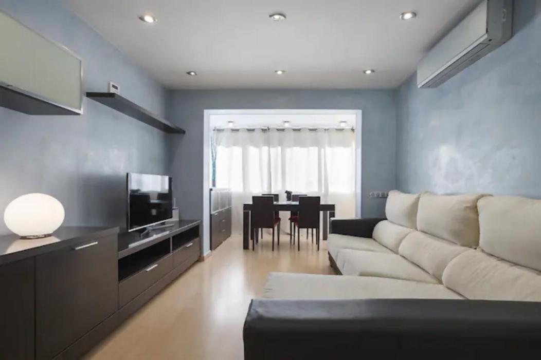Apartamento Playa Con Piscina Parking Y 2 Habitac 卡斯特尔德费尔斯 外观 照片