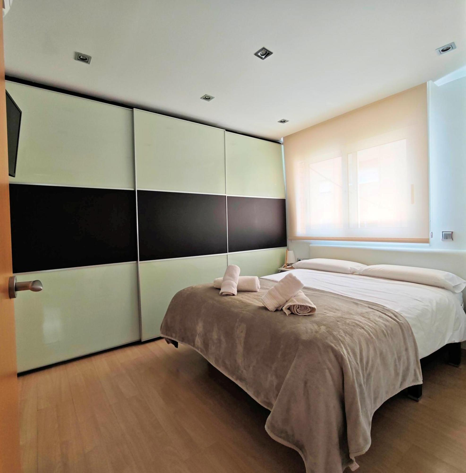 Apartamento Playa Con Piscina Parking Y 2 Habitac 卡斯特尔德费尔斯 外观 照片