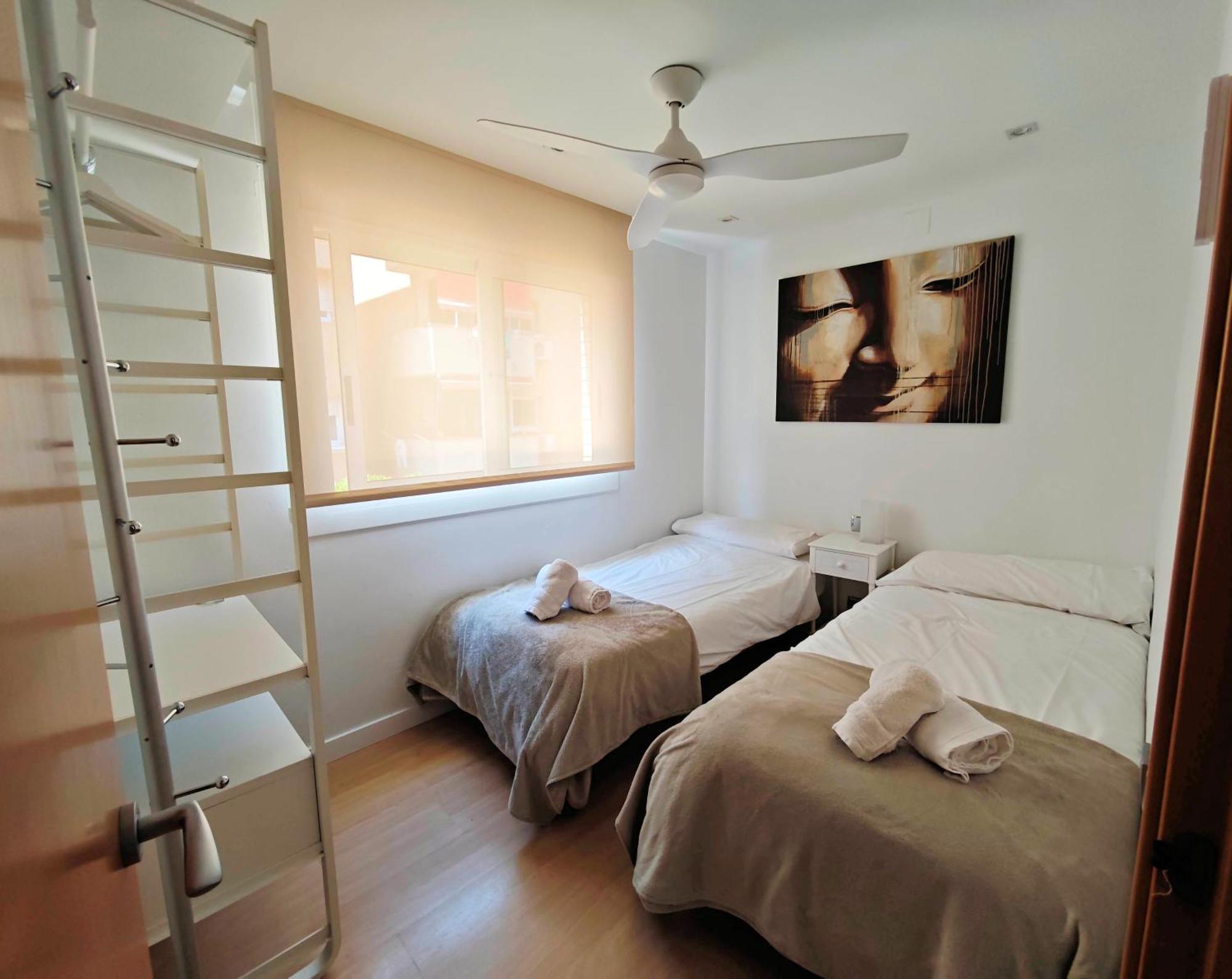 Apartamento Playa Con Piscina Parking Y 2 Habitac 卡斯特尔德费尔斯 外观 照片